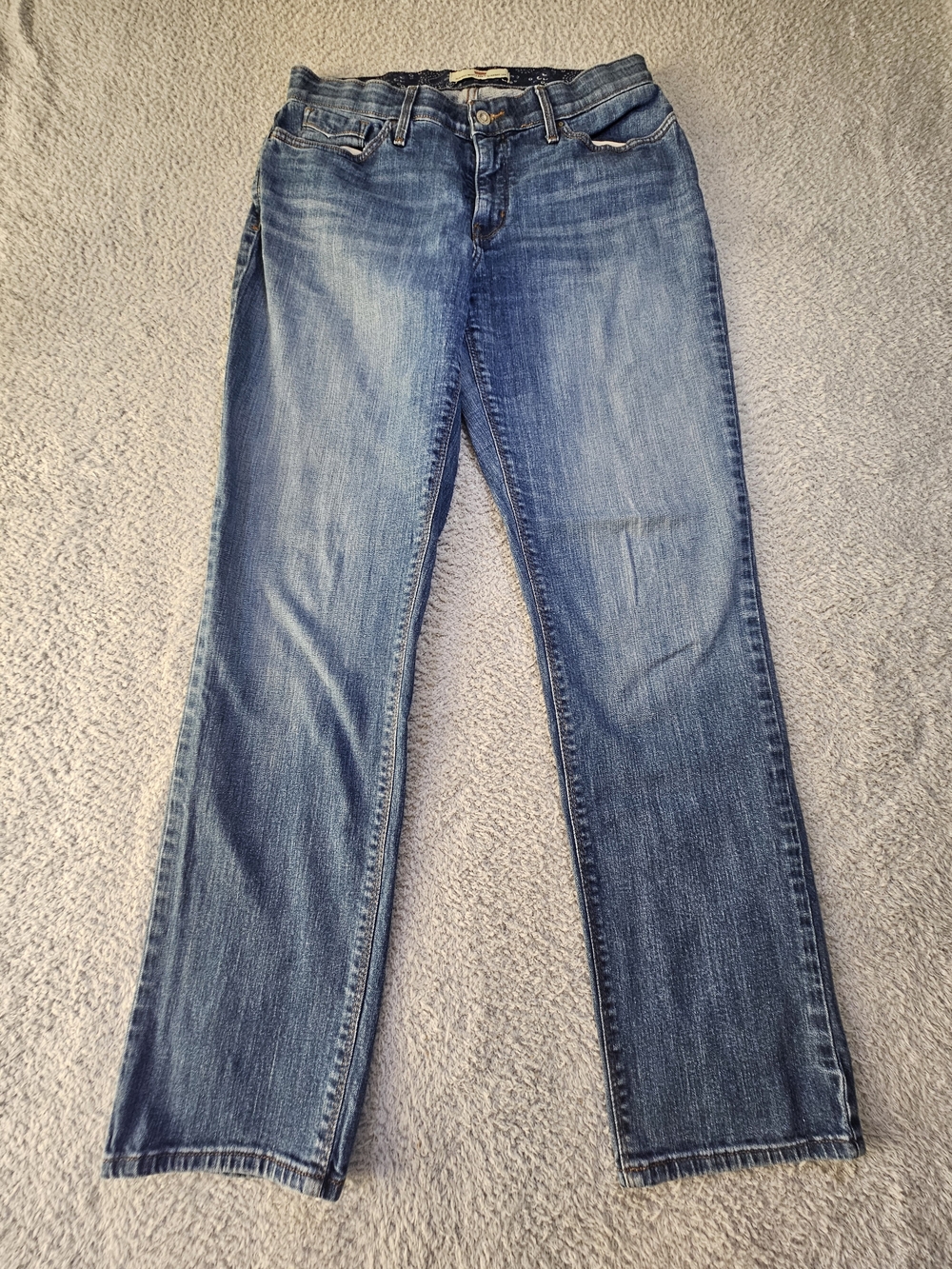 Levi's 525 Medium Blue Straight-Leg Jeans